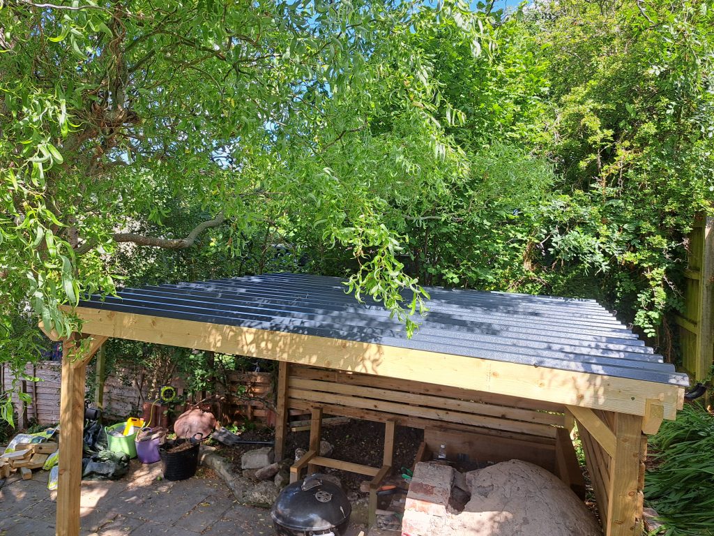 Garden kitchen roof